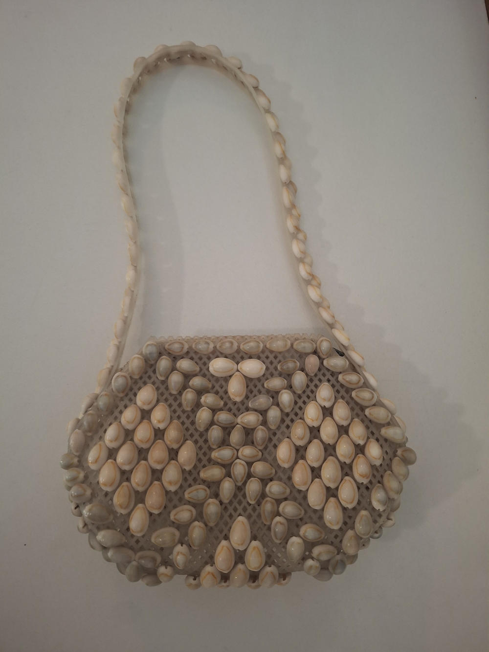 Vintage Cream Shell-Embellished Women’s Shoulder Clutch